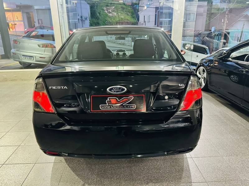 FORD - FIESTA - 2012/2012 - Preta - R$ 33.900,00
