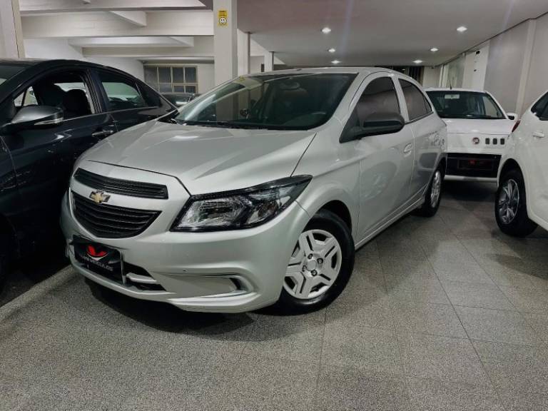 CHEVROLET - ONIX - 2017/2017 - Prata - R$ 45.900,00