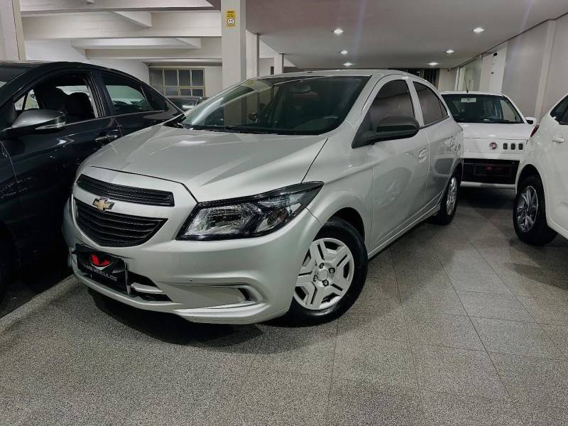 CHEVROLET - ONIX - 2017/2017 - Prata - R$ 45.900,00