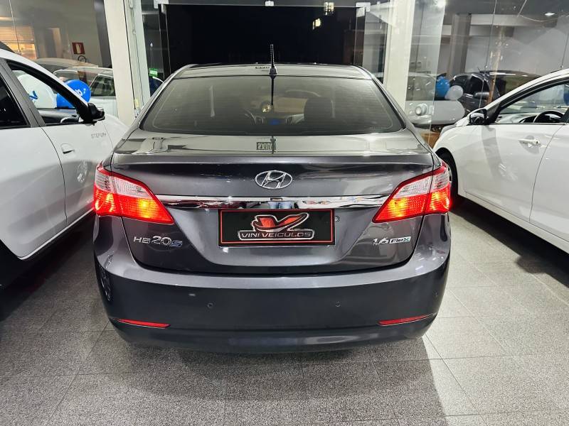 HYUNDAI - HB20S - 2014/2014 - Cinza - R$ 51.900,00