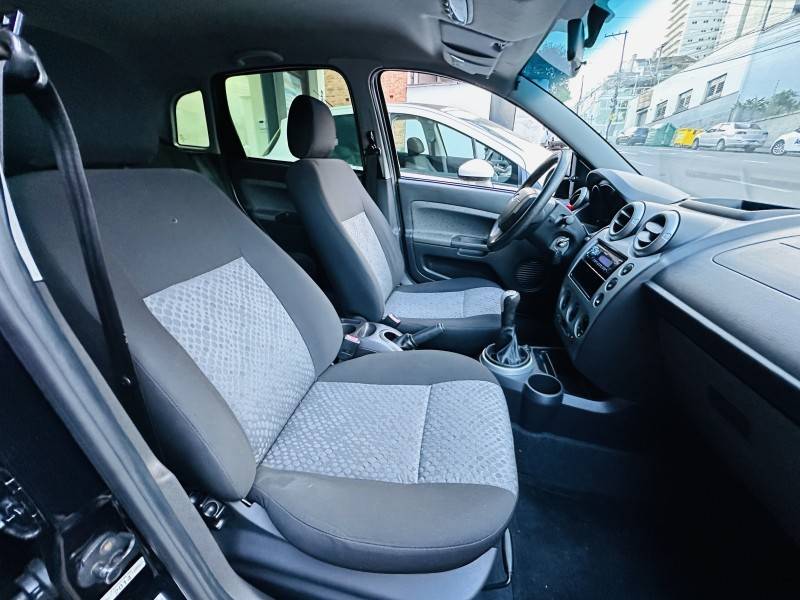 FORD - FIESTA - 2014/2014 - Preta - R$ 34.900,00