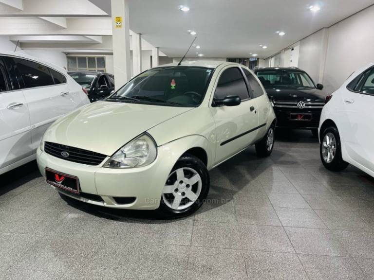 FORD - KA - 2005/2005 - Prata - R$ 17.900,00