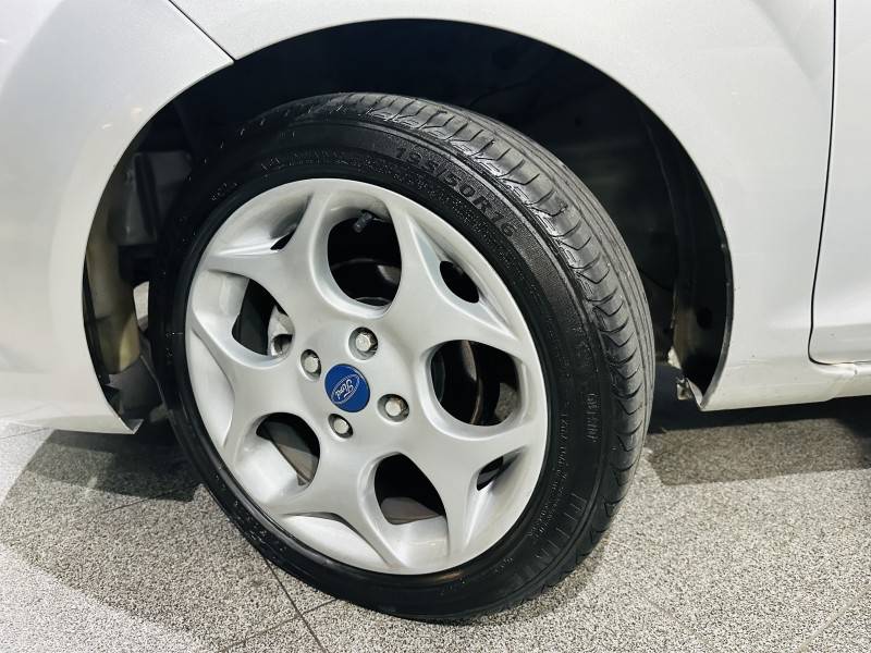 FORD - FIESTA - 2012/2012 - Prata - R$ 41.900,00