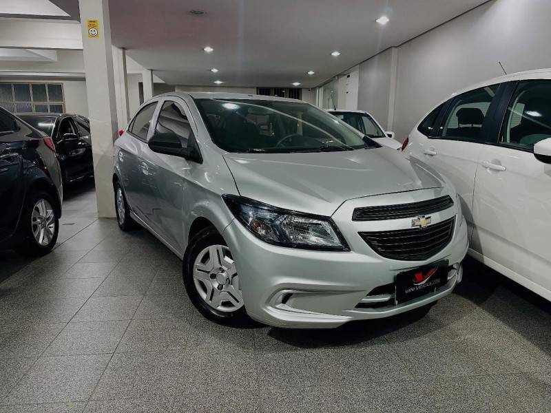 CHEVROLET - ONIX - 2017/2017 - Prata - R$ 45.900,00