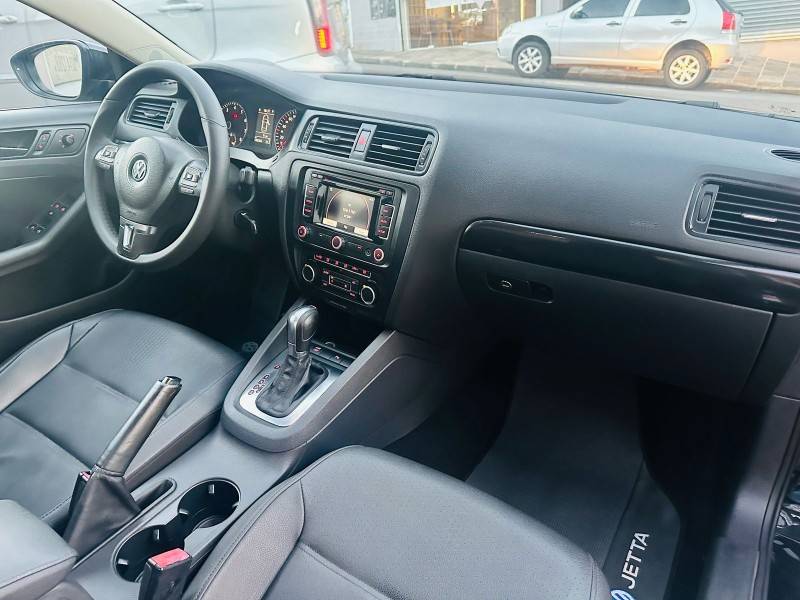 VOLKSWAGEN - JETTA - 2012/2012 - Preta - R$ 59.900,00
