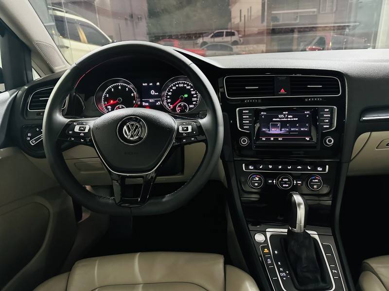 VOLKSWAGEN - GOLF - 2014/2014 - Preta - R$ 89.900,00