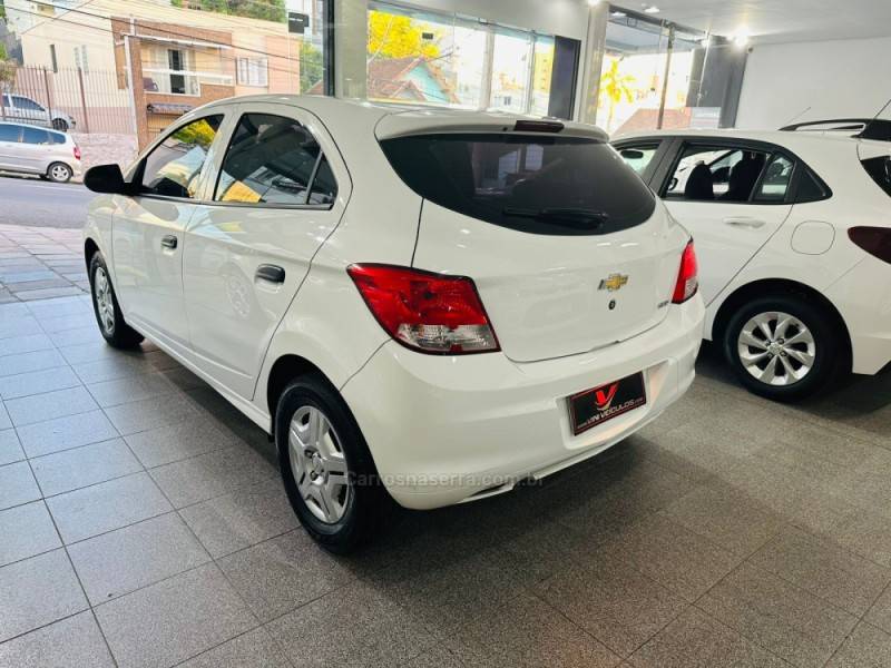 CHEVROLET - ONIX - 2018/2018 - Branca - R$ 47.900,00
