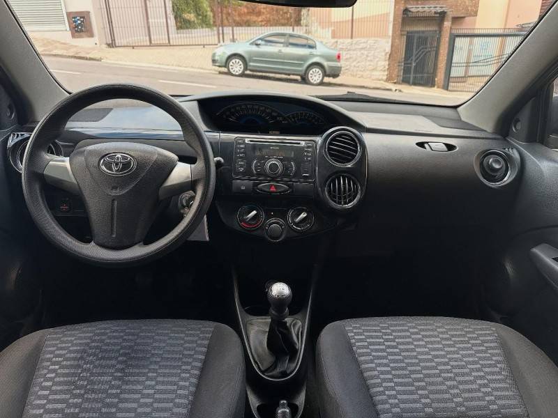 TOYOTA - ETIOS - 2014/2014 - Preta - R$ 39.900,00
