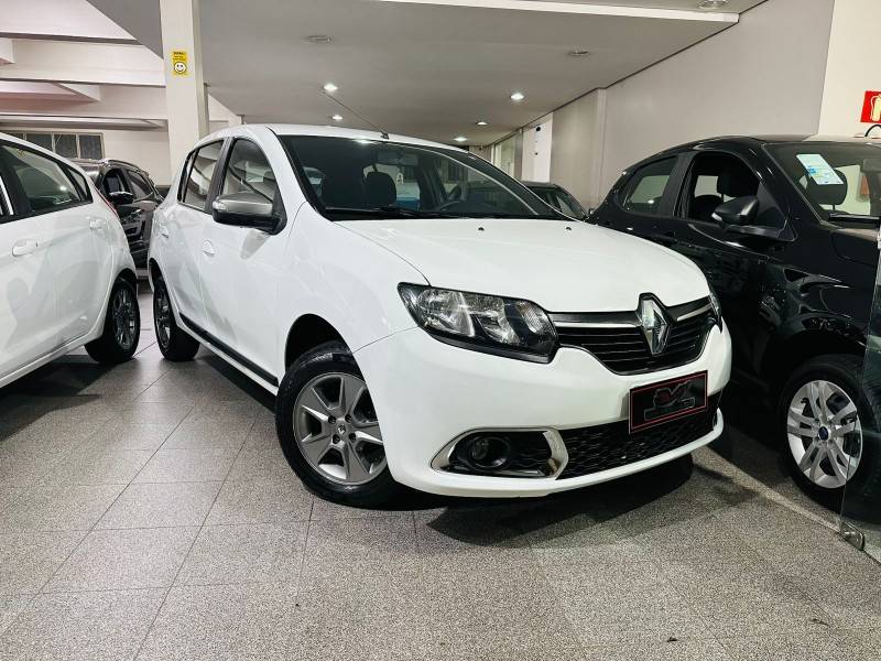 RENAULT - SANDERO - 2018/2018 - Branca - R$ 43.900,00