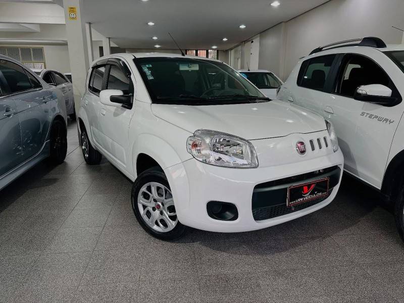 FIAT - UNO - 2015/2015 - Branca - R$ 35.900,00