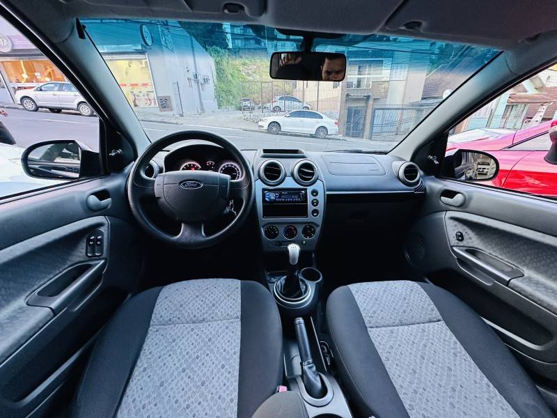 FORD - FIESTA - 2014/2014 - Preta - R$ 34.900,00