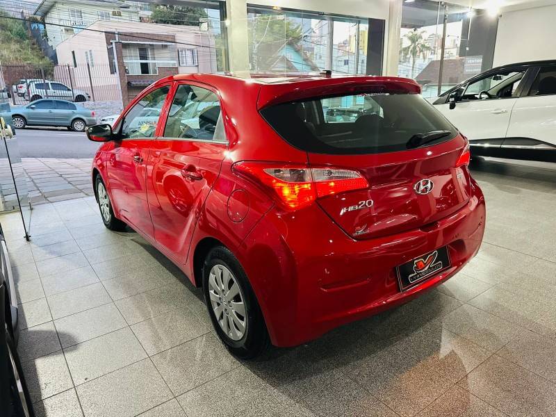 HYUNDAI - HB20 - 2013/2013 - Vermelha - R$ 40.900,00
