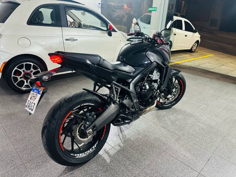 HONDA - CB 650 - 2015/2015 - Preta - R$ 38.900,00