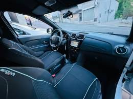 RENAULT - SANDERO - 2018/2018 - Branca - R$ 43.900,00