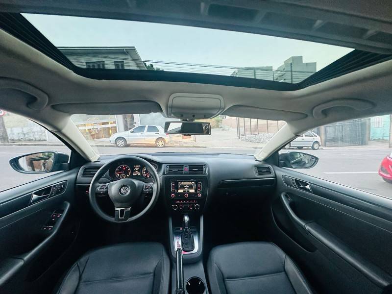 VOLKSWAGEN - JETTA - 2012/2012 - Preta - R$ 59.900,00