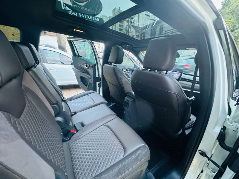 JEEP - COMMANDER - 2023/2023 - Branca - R$ 189.900,00