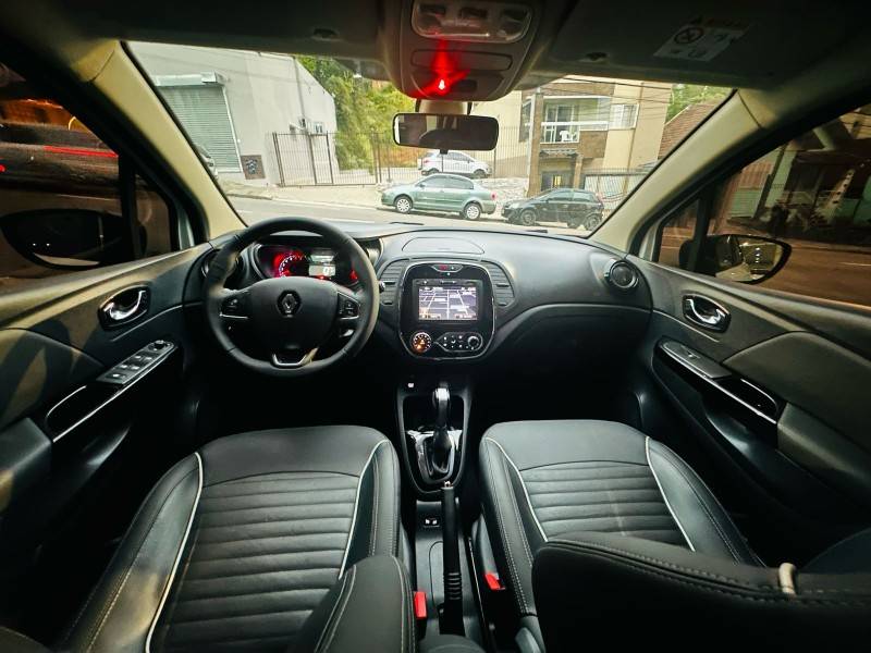 RENAULT - CAPTUR - 2018/2018 - Branca - R$ 76.900,00