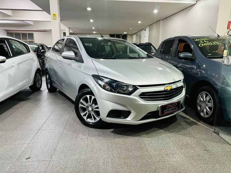 CHEVROLET - PRISMA - 2017/2017 - Prata - R$ 58.900,00