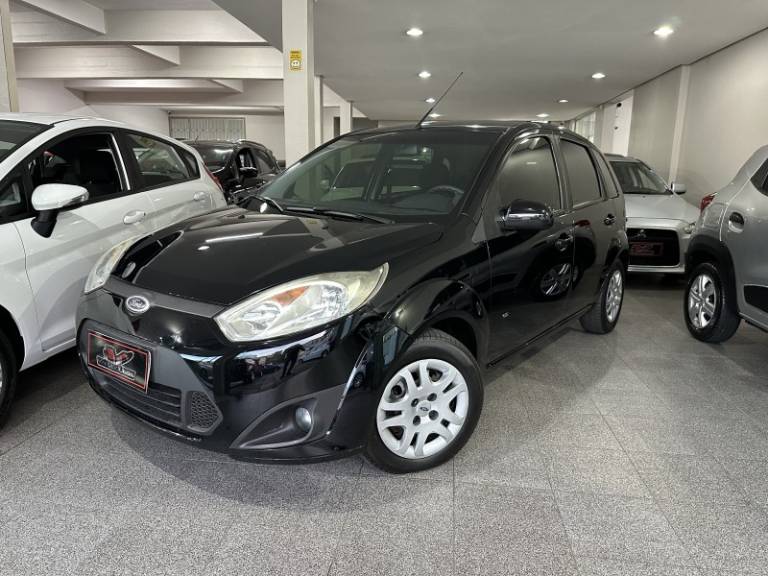 FORD - FIESTA - 2014/2014 - Preta - R$ 34.900,00