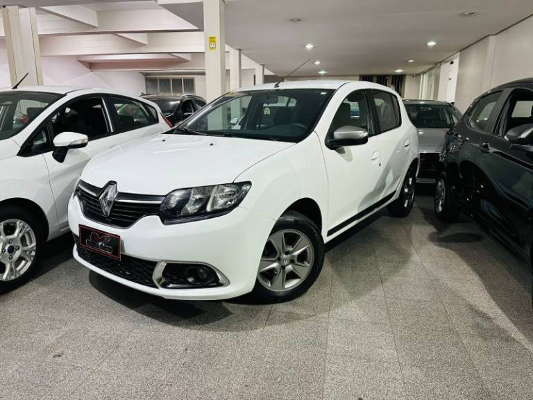 RENAULT - SANDERO - 2018/2018 - Branca - R$ 43.900,00
