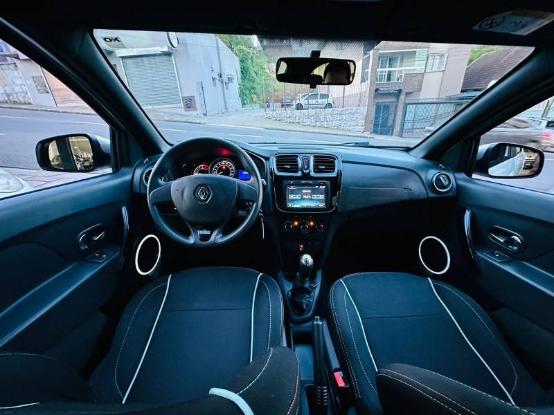 RENAULT - SANDERO - 2018/2018 - Branca - R$ 43.900,00