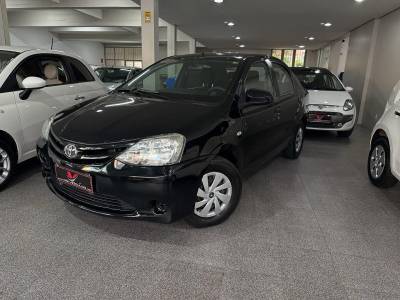TOYOTA - ETIOS - 2014/2014 - Preta - R$ 39.900,00