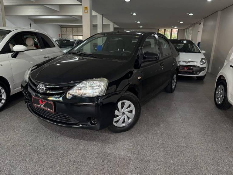 TOYOTA - ETIOS - 2014/2014 - Preta - R$ 39.900,00