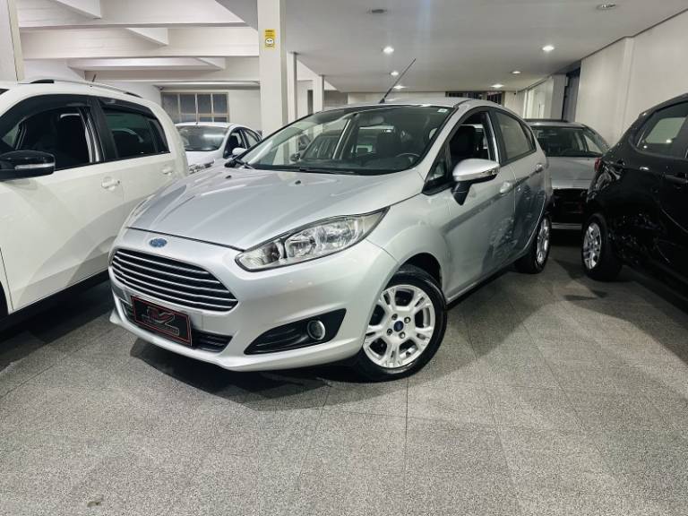 FORD - FIESTA - 2015/2015 - Prata - R$ 45.900,00
