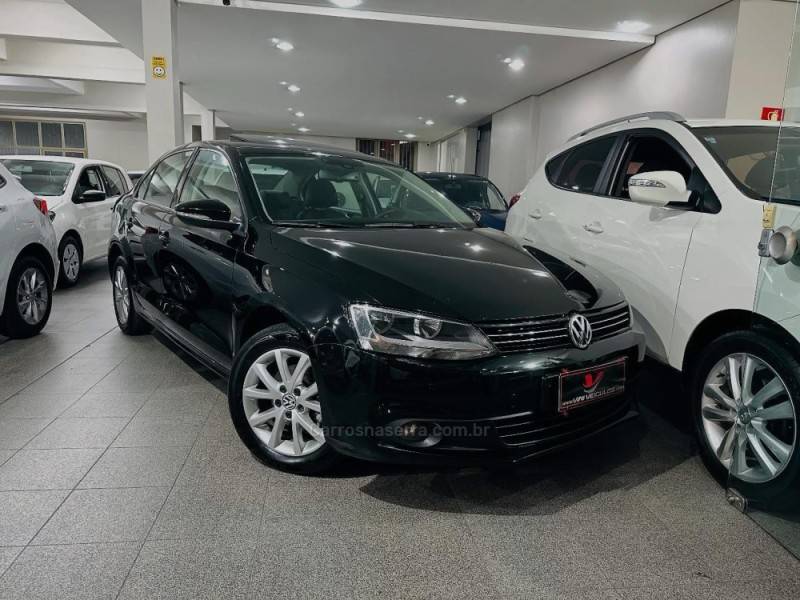 VOLKSWAGEN - JETTA - 2012/2012 - Preta - R$ 59.900,00