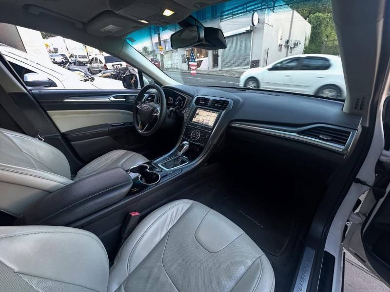FORD - FUSION - 2015/2015 - Branca - R$ 85.900,00