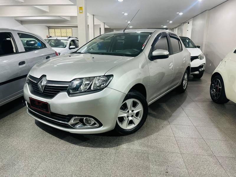 RENAULT - LOGAN - 2014/2014 - Prata - R$ 38.900,00