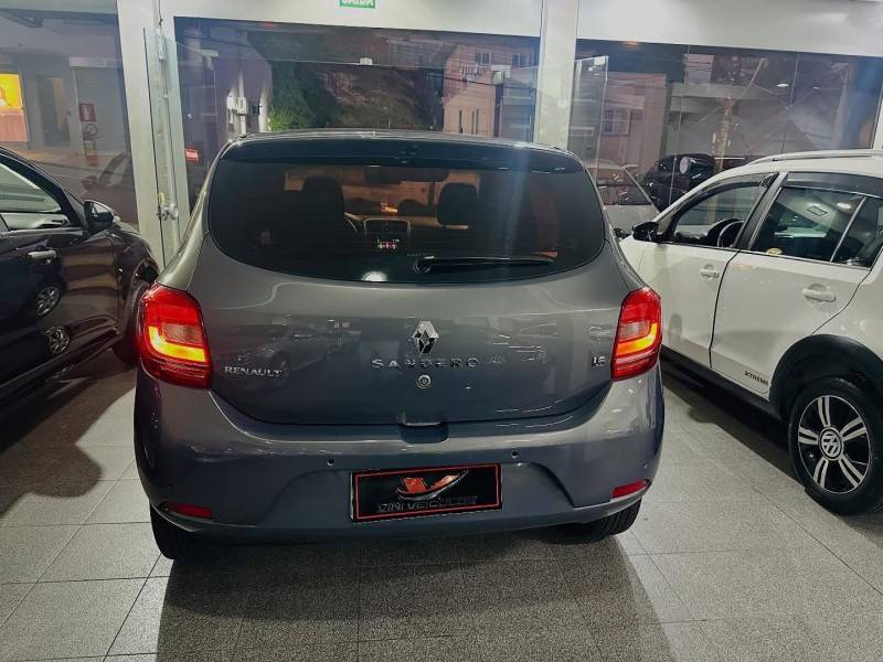 RENAULT - SANDERO - 2018/2018 - Cinza - R$ 47.900,00