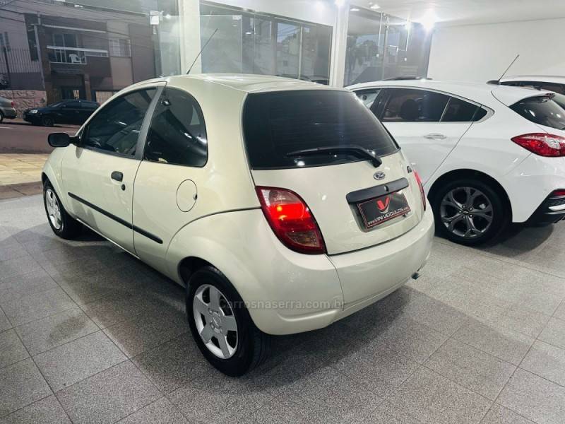 FORD - KA - 2005/2005 - Prata - R$ 17.900,00