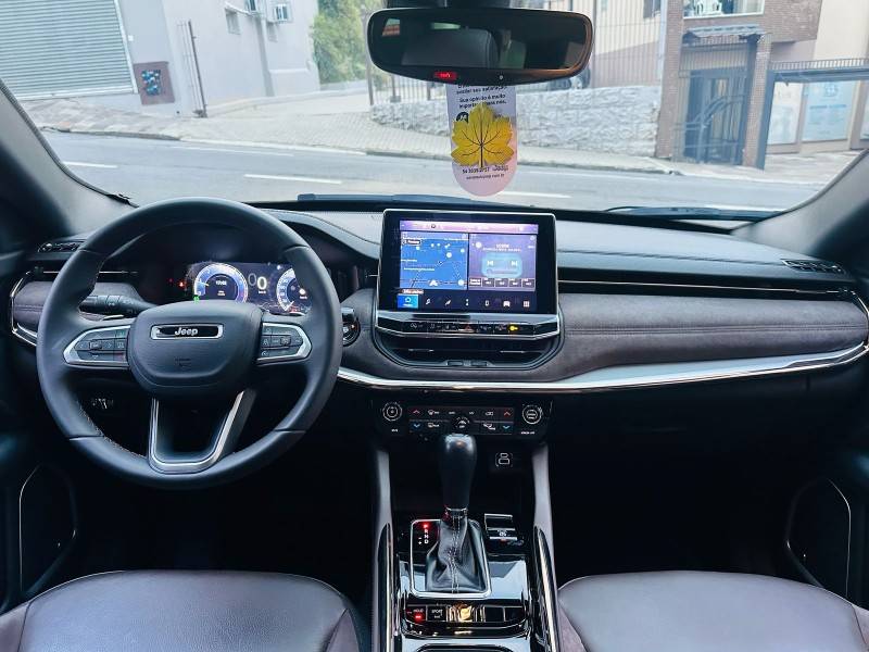 JEEP - COMMANDER - 2023/2023 - Branca - R$ 189.900,00