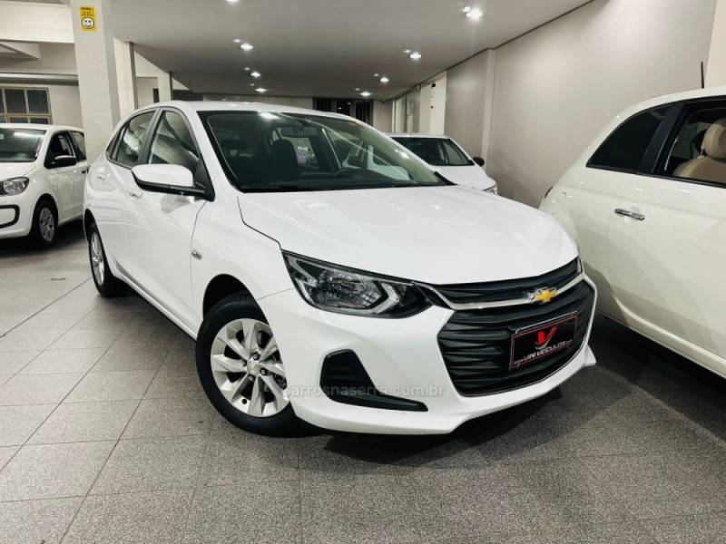 CHEVROLET - ONIX - 2022/2022 - Branca - R$ 78.900,00