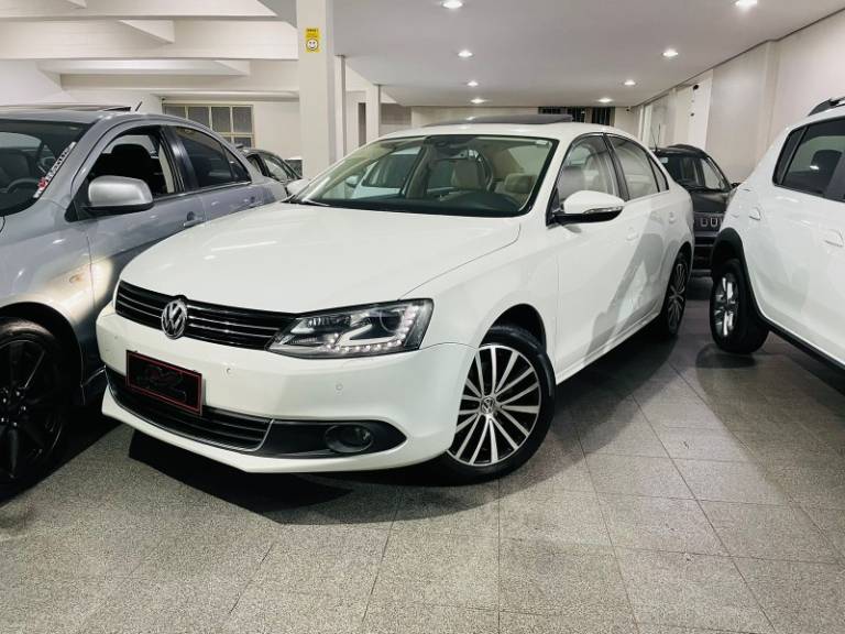VOLKSWAGEN - JETTA - 2013/2013 - Branca - R$ 73.900,00