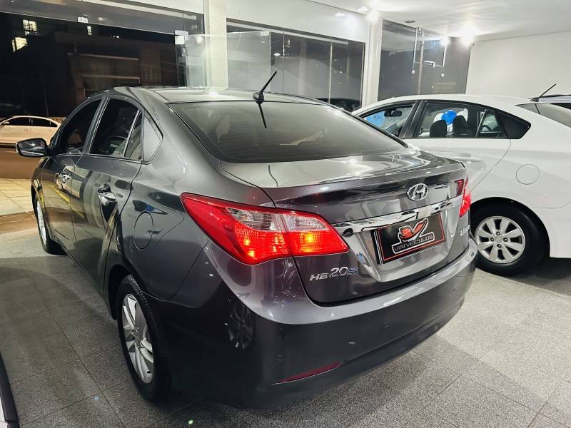 HYUNDAI - HB20S - 2014/2014 - Cinza - R$ 51.900,00
