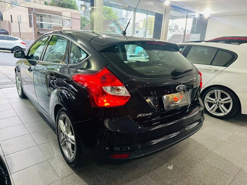 FORD - FOCUS - 2014/2014 - Azul - R$ 49.900,00