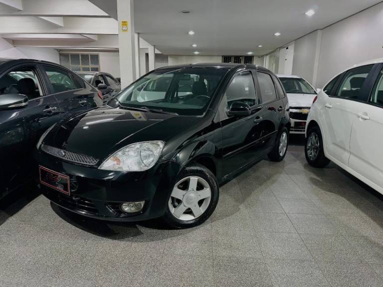 FORD - FIESTA - 2003/2003 - Preta - R$ 19.900,00