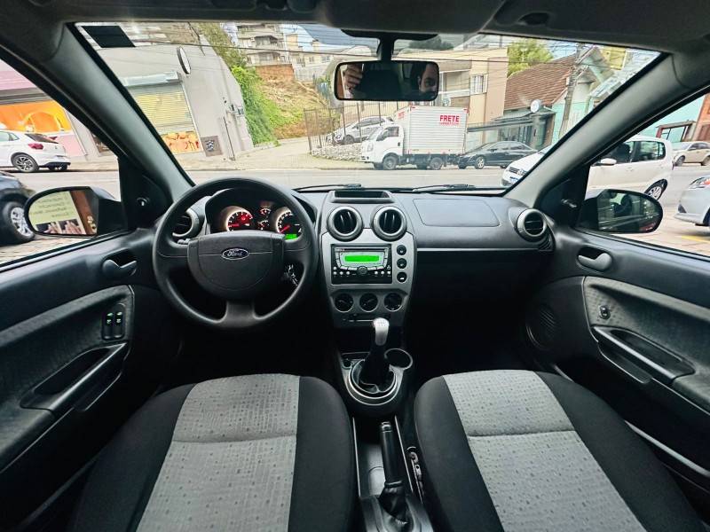 FORD - FIESTA - 2012/2012 - Preta - R$ 33.900,00