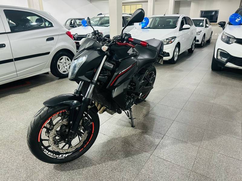 HONDA - CB 650 - 2015/2015 - Preta - R$ 38.900,00