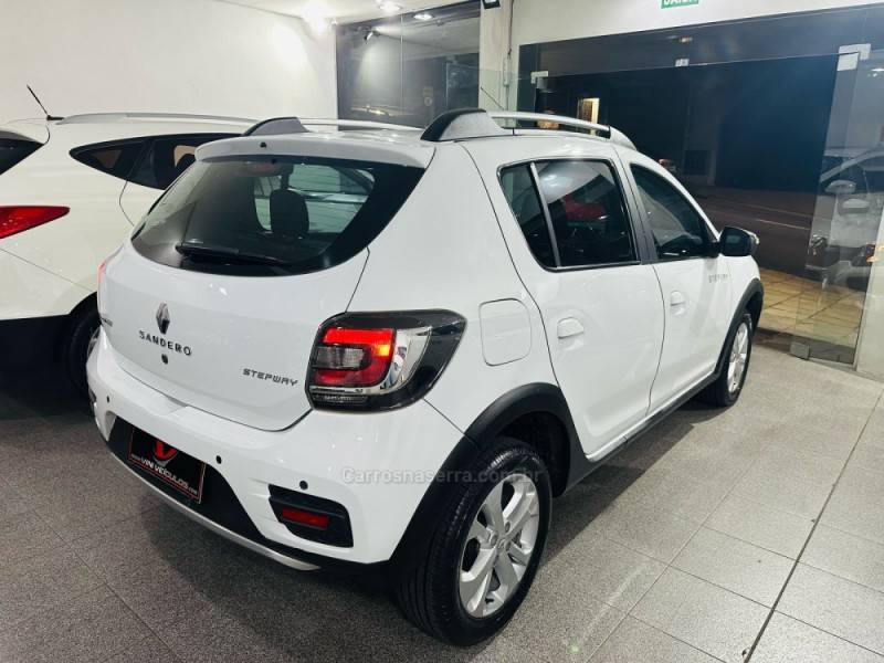 RENAULT - SANDERO - 2019/2019 - Branca - R$ 58.900,00