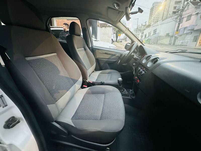 CHEVROLET - CELTA - 2015/2015 - Branca - R$ 34.900,00