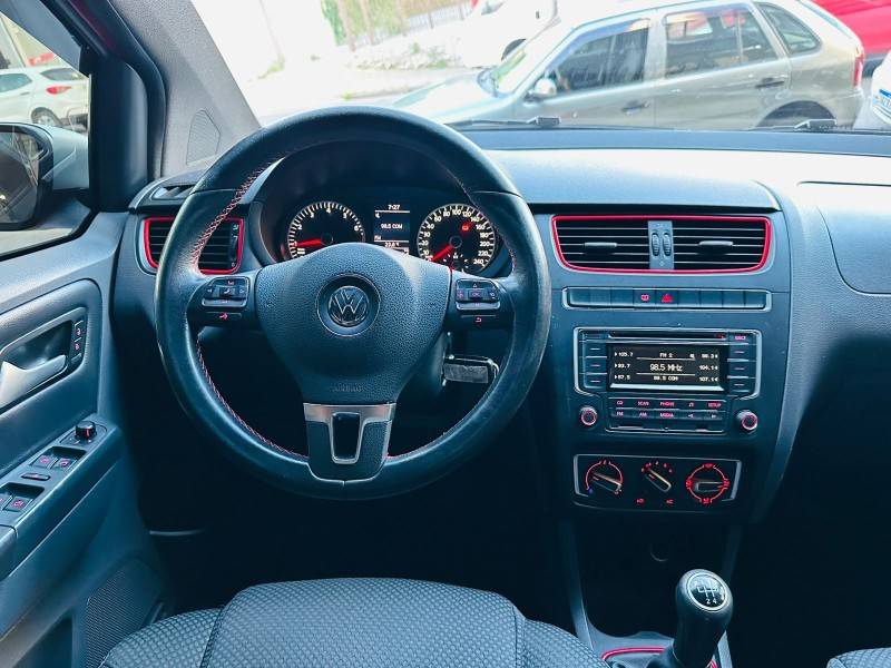 VOLKSWAGEN - FOX - 2014/2014 - Vermelha - R$ 46.900,00