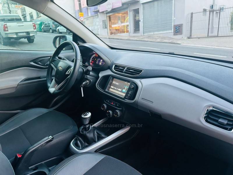 CHEVROLET - ONIX - 2019/2019 - Branca - R$ 61.900,00