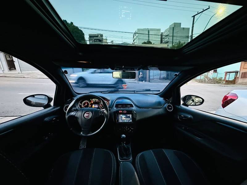 FIAT - PUNTO - 2014/2014 - Preta - R$ 49.900,00