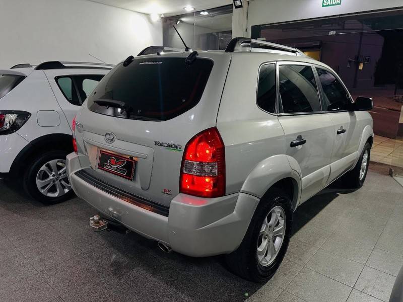 HYUNDAI - TUCSON - 2012/2012 - Prata - R$ 44.900,00