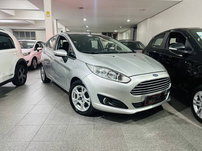 FORD - FIESTA - 2015/2015 - Prata - R$ 45.900,00