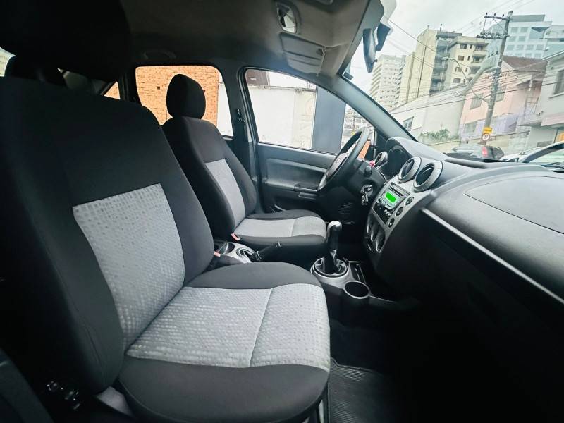 FORD - FIESTA - 2012/2012 - Preta - R$ 33.900,00