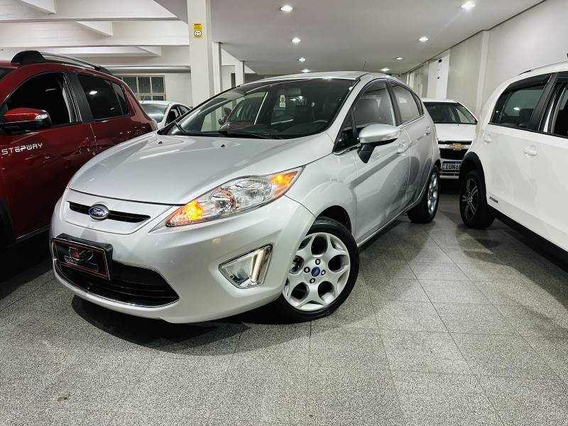 FORD - FIESTA - 2012/2012 - Prata - R$ 41.900,00